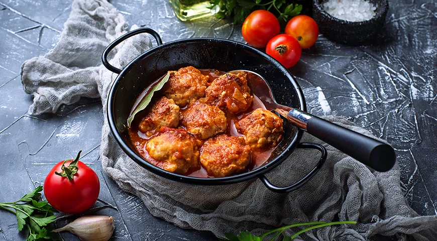 Deti majú veľmi radi omáčku na báze domácej paradajkovej pasty s rezňami.