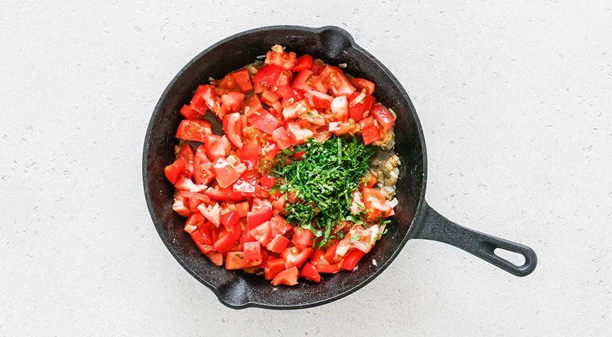 Turecká Shakshuka (vyprážané vajcia s paradajkami), klasický recept