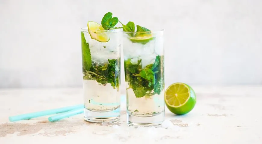 Alkoholický kokteil Mojito