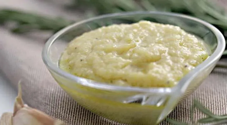 Cesnakové a rozmarínové pesto