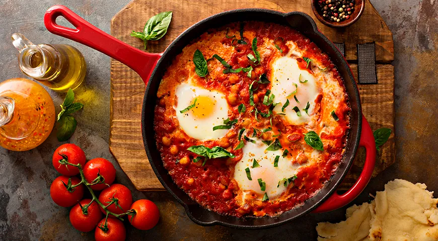 Červená shakshuka, fotografia Shutterstock