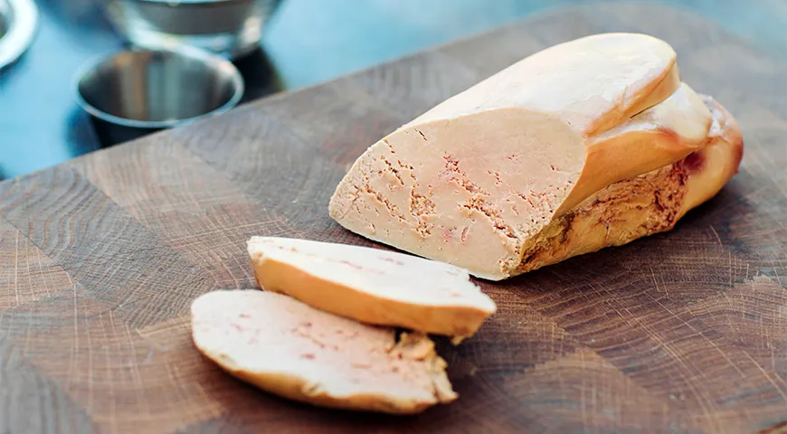 V preklade z francúzštiny znamená foie gras „tučná pečeň“.