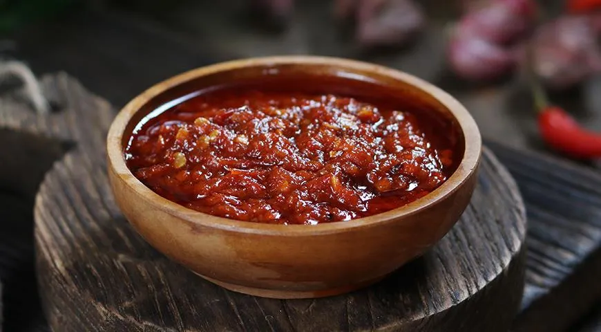 Ázijské cesnakové omáčky sú zvyčajne veľmi pikantné, pretože ich hlavnou zložkou je chilli paprička.