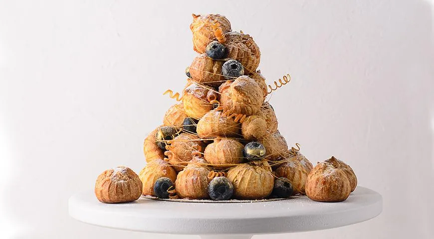 Klasický croquembouche