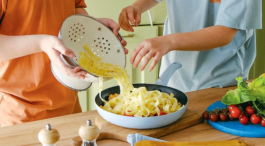 Tagliatelle s kuracím filé a cherry paradajkami