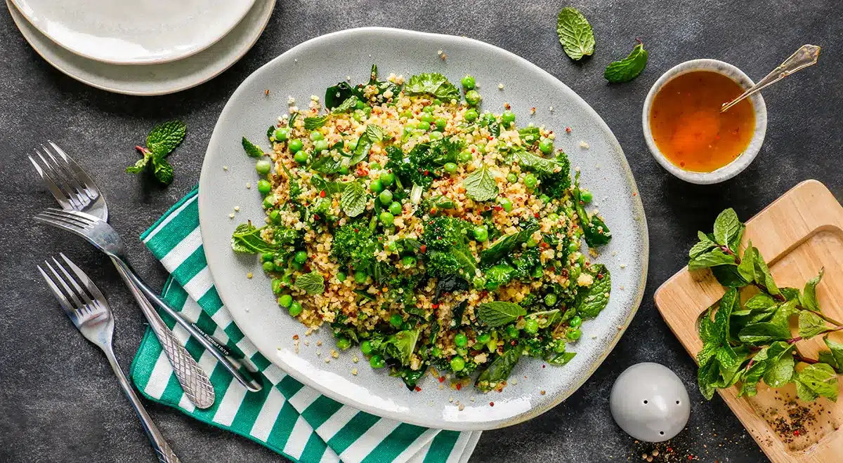 Proso a quinoa šalát s hráškom a mätou